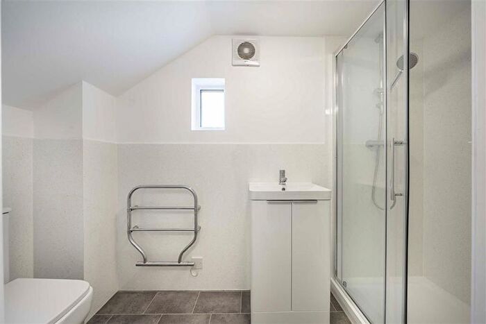 2 Bedroom Flat To Rent In Briggs Mews, London, SE12