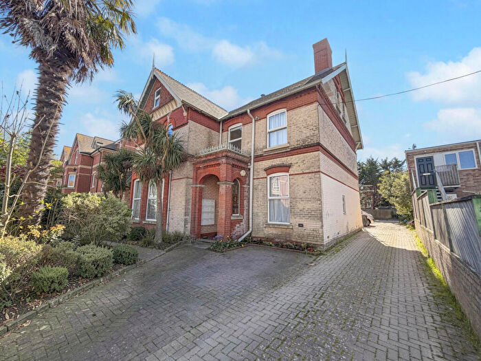 1 Bedroom Flat For Sale In Kirtleton Avenue, Weymouth, Dorset, DT4