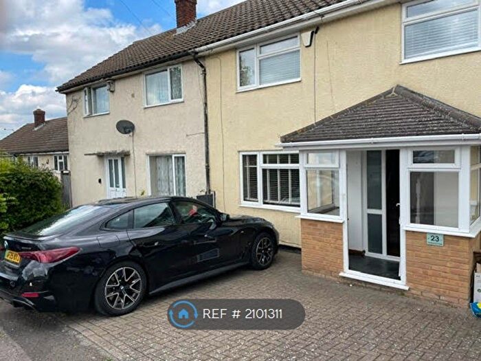 4 Bedroom Semi-Detached House To Rent In Hudsons Close, Stanford-Le-Hope, SS17