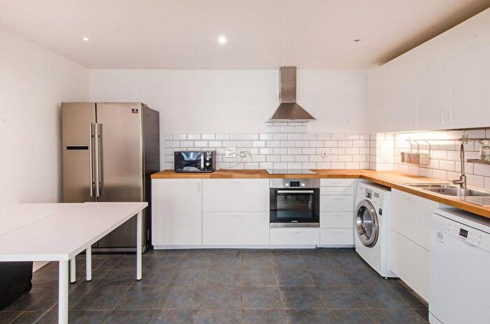 2 Bedroom Flat To Rent In Cassilis Road, Docklands, London, E14