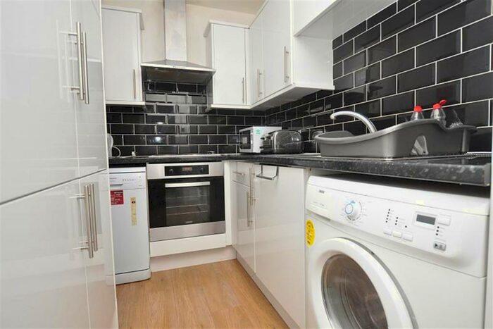 4 Bedroom Flat To Rent In Goldspink Lane, Newcastle Upon Tyne, NE2