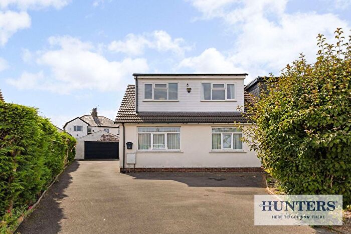 4 Bedroom Semi-Detached Bungalow For Sale In Glenmere Mount, Yeadon, Leeds, LS19