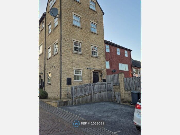1 Bedroom Flat To Rent In Longcar Lane, Barnsley, S70