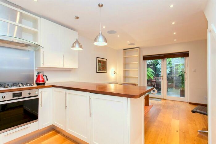 2 Bedroom Apartment To Rent In Treaty Street, Kings Cross, N1