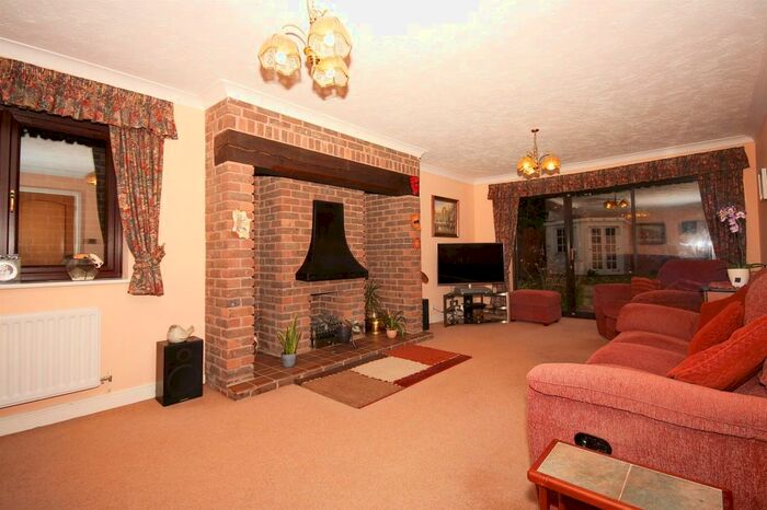 5 Bedroom Detached House For Sale In Highgrove, Coventry CV4