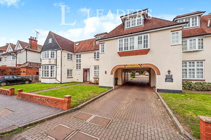 2 Bedroom Apartment To Rent In Avenue Road, AL1