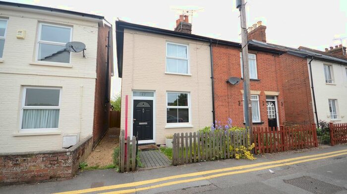 2 Bedroom Semi-Detached House To Rent In Havelock Road, Wokingham, RG41