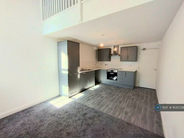 3 Bedroom Flat To Rent In Cromwell Building, Lancaster, LA1