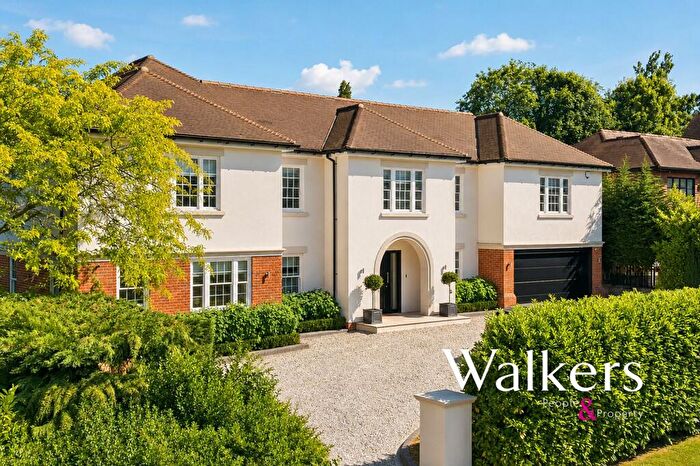 5 Bedroom Detached House For Sale In Herington Grove, Hutton Mount, CM13