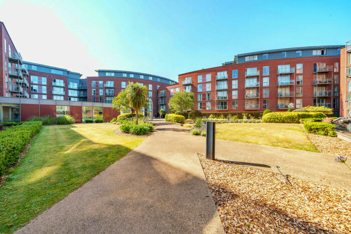 2 Bedroom Apartment To Rent In The Heart, Walton-On-Thames, KT12
