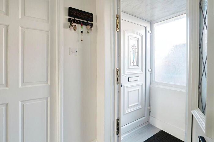 3 Bedroom Terraced House For Sale In Thurncourt Road, Leicester, LE5
