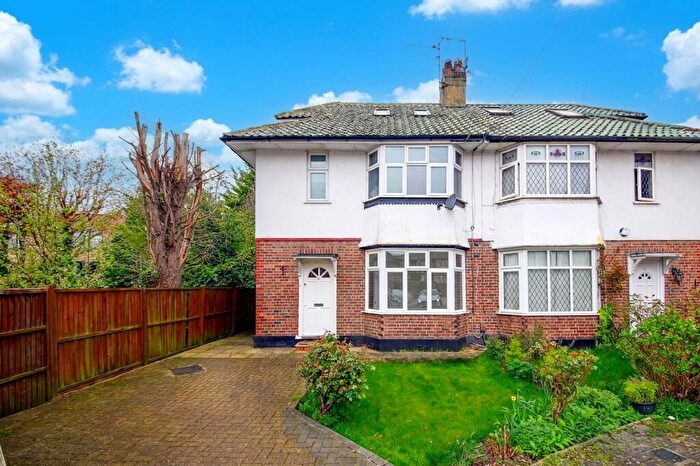 1 Bedroom Flat For Sale In Abercorn Close, London, NW7