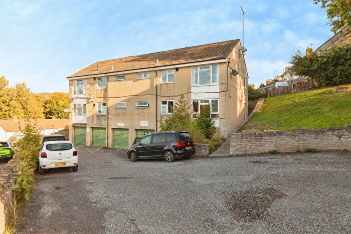 2 Bedroom Flat For Sale In Whitemore Court, Batheaston, Bath, BA1