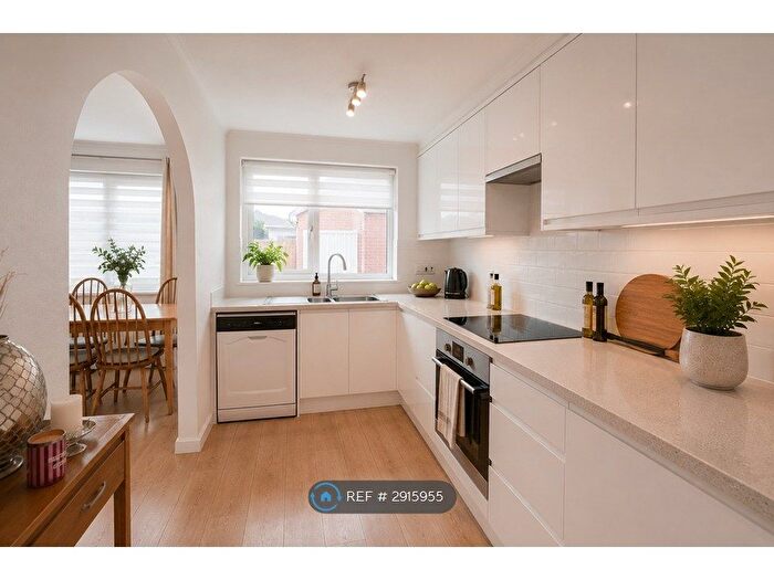 4 Bedroom Terraced House To Rent In Frating Crescent, Woodford Green, IG8