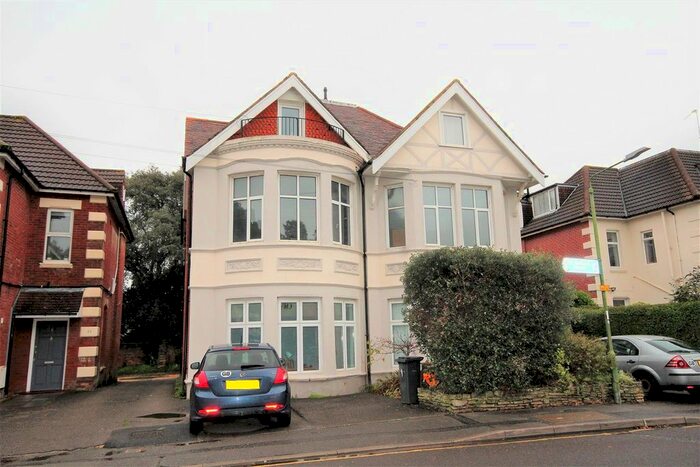 2 Bedroom Flat To Rent In Crabton Close Road, Boscombe, Bournemouth, BH5