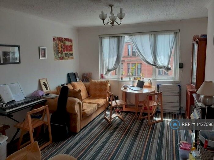 3 Bedroom Flat To Rent In Exeter Drive, Glasgow, G11