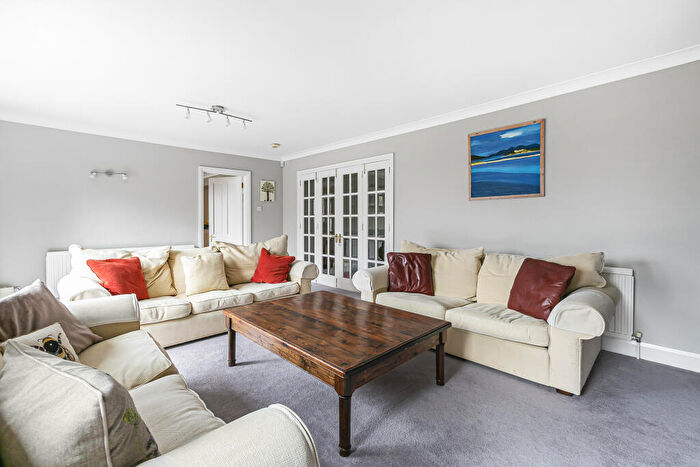 4 Bedroom Detached House For Sale In The Grove, Brookmans Park, AL9