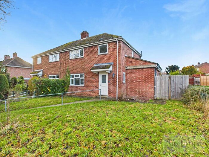 3 Bedroom Semi-Detached House For Sale In Hamfield, Wantage, OX12