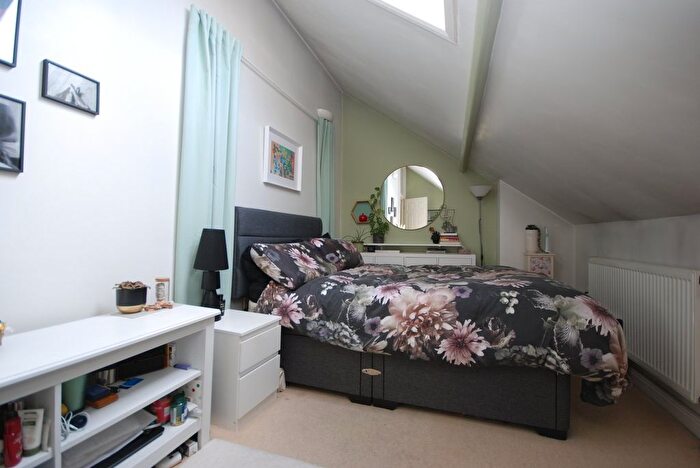 3 Bedroom Property To Rent In Coverton Road, London, SW17