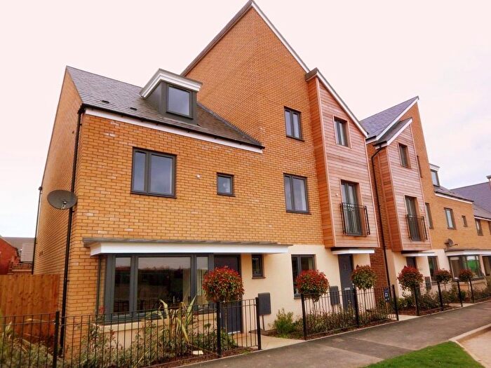 4 Bedroom Semi Detached House To Rent In Selkirk Drive, Oakridge Park, Milton Keynes, MK14