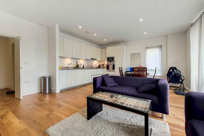 2 Bedroom Flat To Rent In Dowding Drive, Kidbrooke, London, SE9