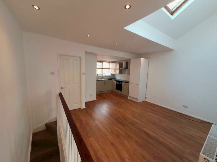 1 Bedroom Apartment To Rent In Flat :: Warwick Rd, M21