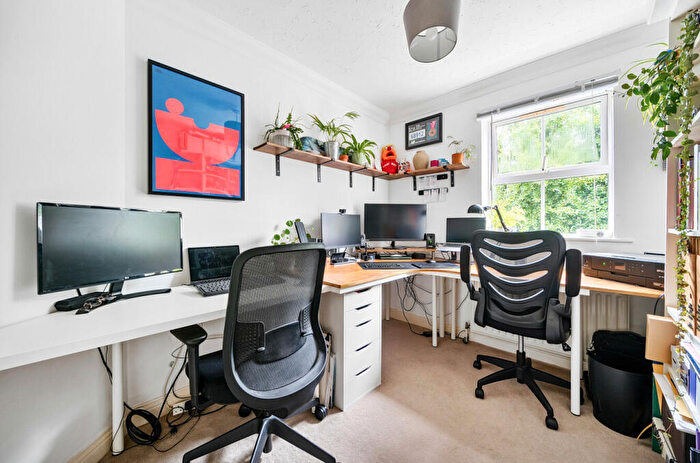 2 Bedroom Flat For Sale In Hulse Road, Banister Park, Southampton, Hampshire, SO15