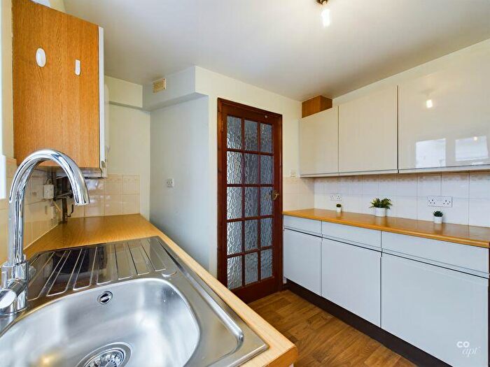 2 Bedroom Flat To Rent In Riley Road, Brighton, BN2