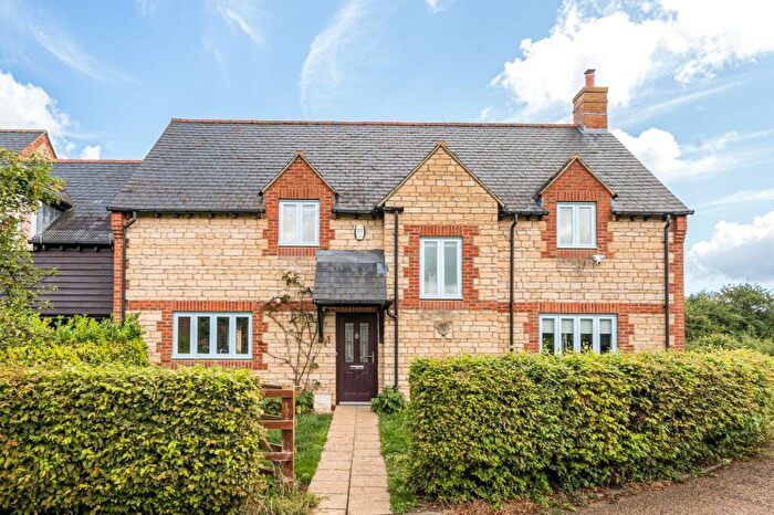 4 Bedroom Detached House To Rent In Park Farm Close, Ambrosden, OX25