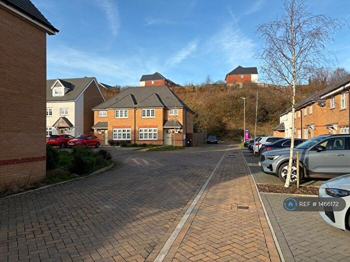 3 Bedroom End Of Terrace House To Rent In Whittle Drive, Luton, LU2