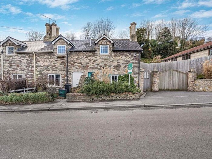 3 Bedroom End Of Terrace House For Sale In Bath Road, Saltford, BS31