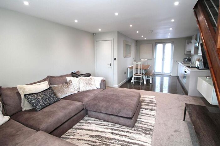 1 Bedroom Flat To Rent In Middleton Road, Chadderton, Oldham, OL1
