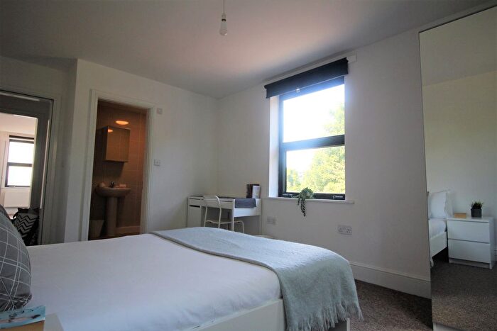 2 Bedroom Flat To Rent In Flat, Clarendon Road, LS2