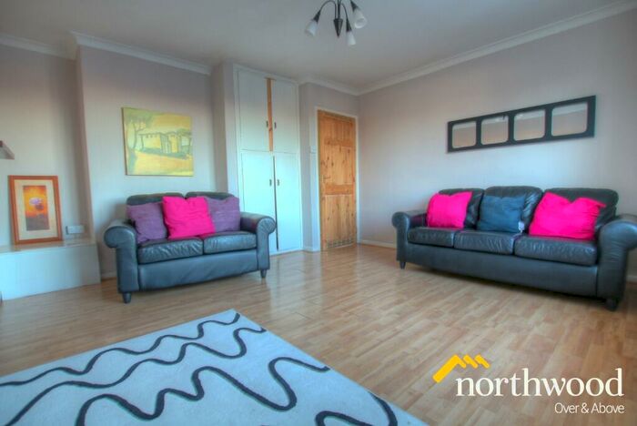 2 Bedroom Flat To Rent In Wansbeck Road North, Gosforth, Newcastle Upon Tyne, NE3