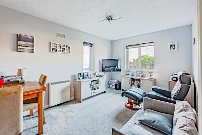 1 Bedroom Apartment For Sale In Station Approach West, Earlswood, Redhill, RH1