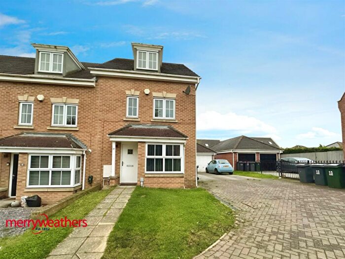 4 Bedroom Town House To Rent In Silverwood Close, Sunnyside, S66