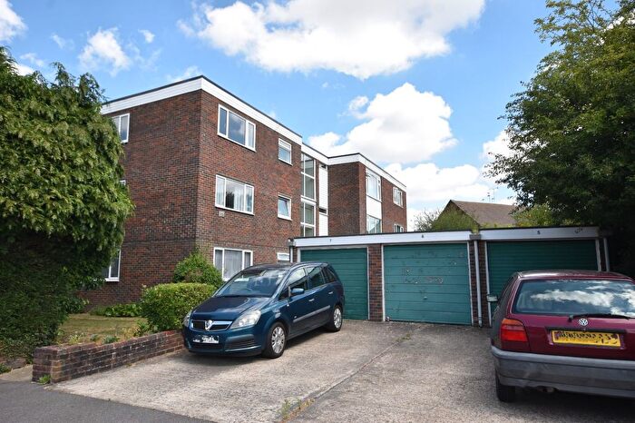2 Bedroom Flat For Sale In The Crescent, Horley, RH6
