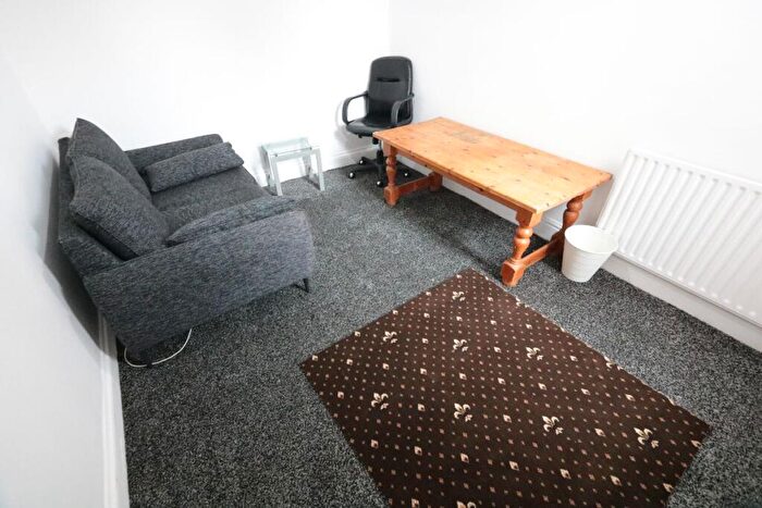 2 Bedroom Flat To Rent In Cromwell Avenue, Whalley Range, M16