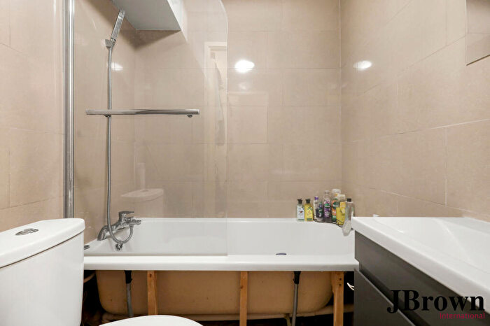 1 Bedroom Flat For Sale In Brydon Walk, London, N1