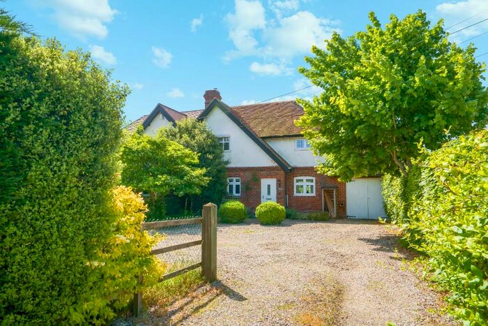3 Bedroom Semi-Detached House For Sale In Bath Road, Halfway, Newbury, ., RG20