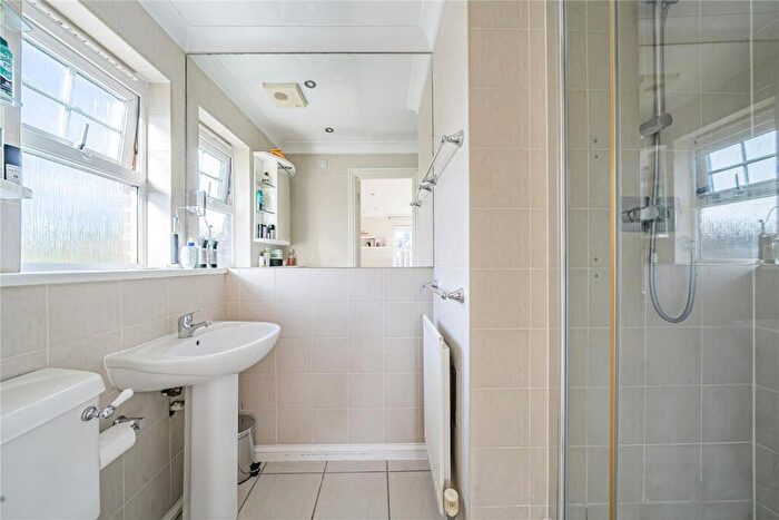 3 Bedroom End Of Terrace House For Sale In Colenso Drive, Mill Hill, London, NW7