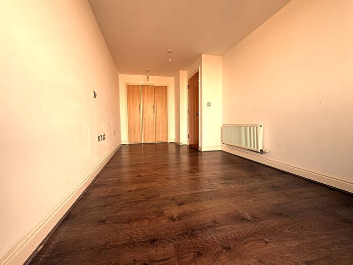 1 Bedroom Flat To Rent In Kingsway, London, N12