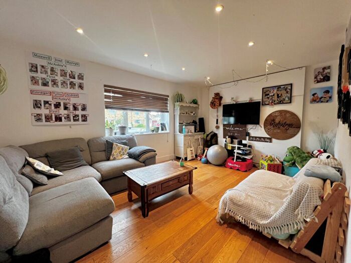 2 Bedroom Detached House To Rent In Appleford Drive, Abingdon, OX14