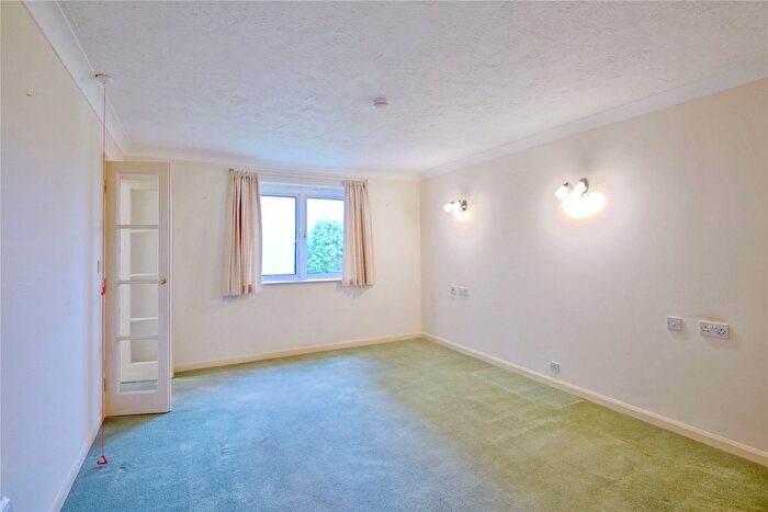1 Bedroom Flat For Sale In Nevyll Court, Thorpe Bay, SS1