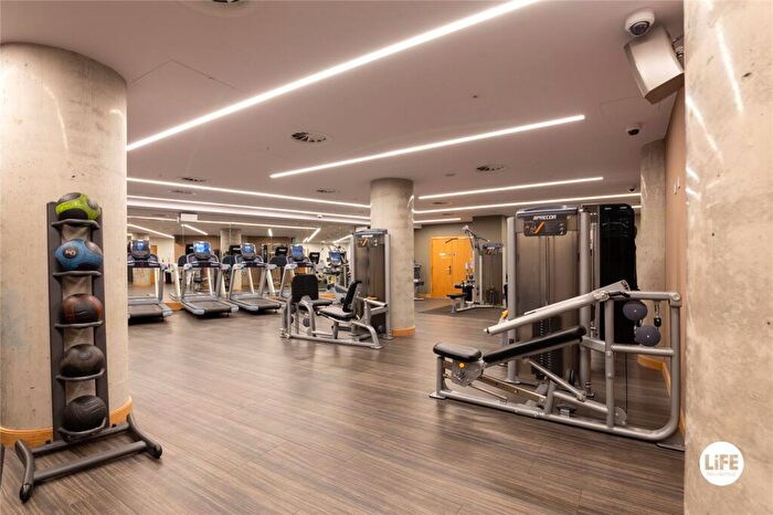 Apartment To Rent In Duckman Tower, Lincoln Plaza, Canary Wharf, London, E14