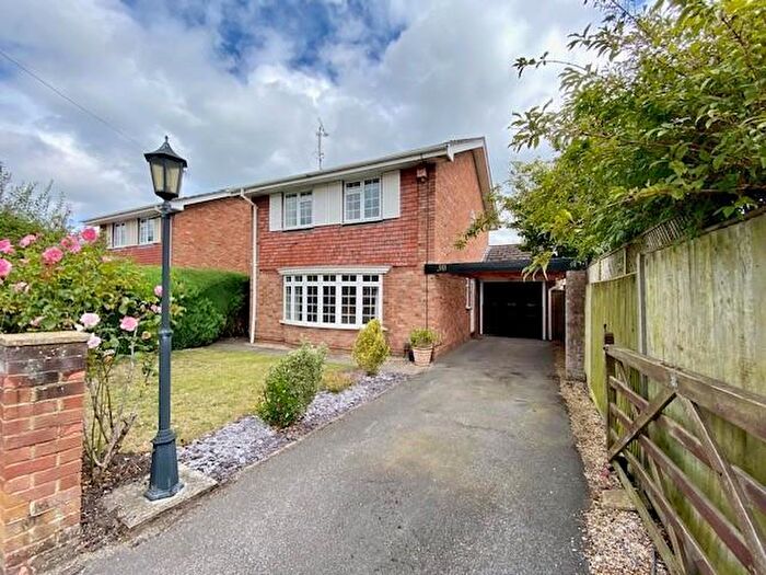 4 Bedroom Detached House To Rent In Kevins Grove, Fleet, GU51