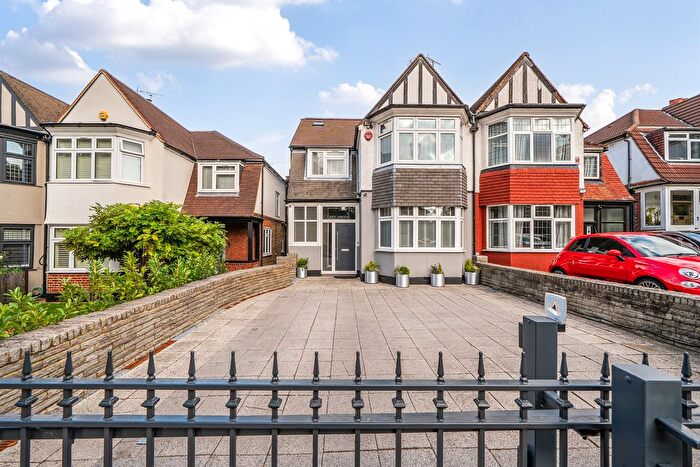 5 Bedroom Semi-Detached House For Sale In Kent Gardens, London, W13