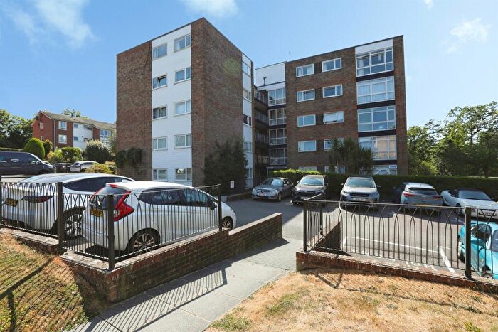 2 Bedroom Apartment For Sale In Paddockhall Road, Haywards Heath, RH16