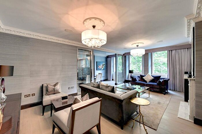 3 Bedroom Flat To Rent In Rutland Gate, London, SW7