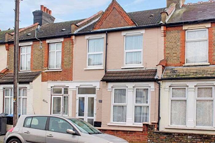 2 Bedroom Flat To Rent In Lincoln Road, Enfield, EN3